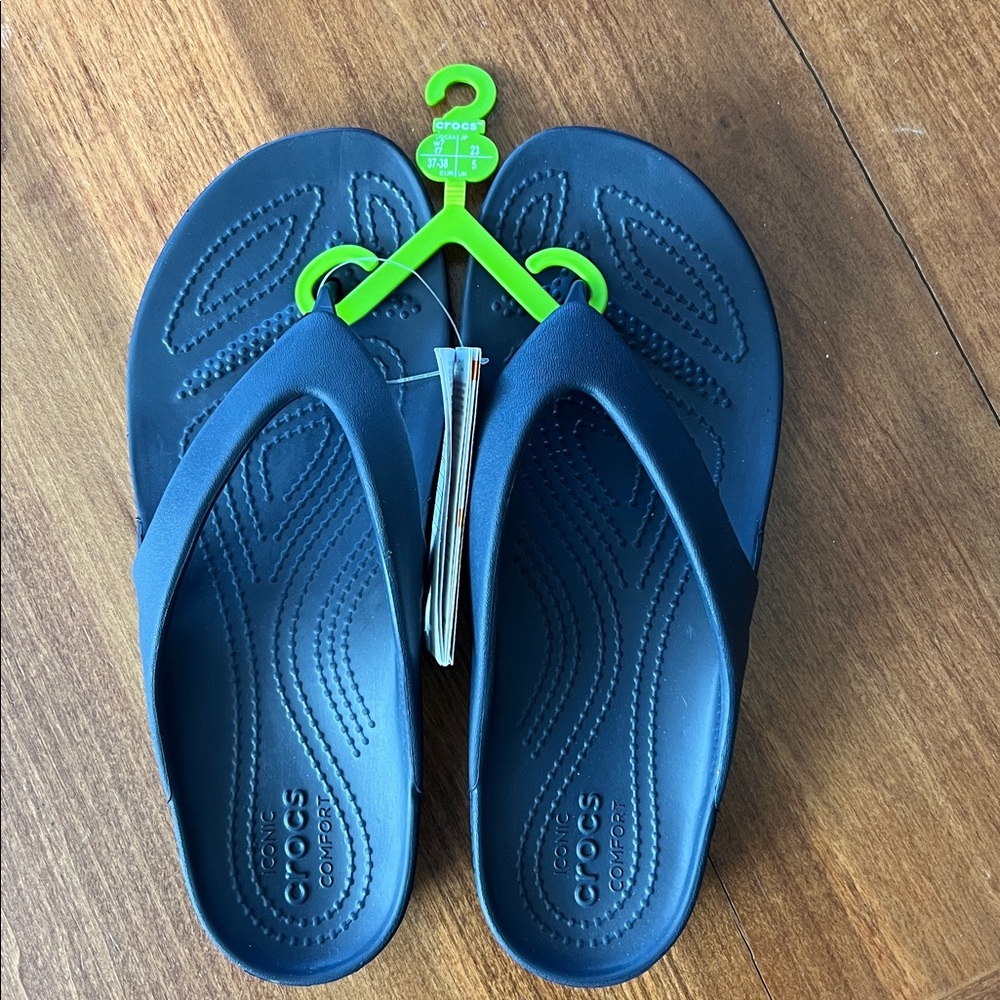 NWT CROCS Kadee II Flip - Navy Size 7